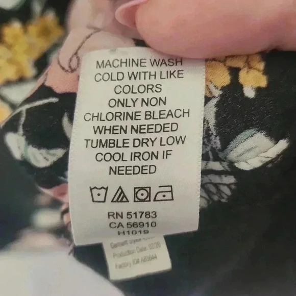 Maurices Plus  Size Floral Button Front Tank Size 3 - Picture 9 of 11